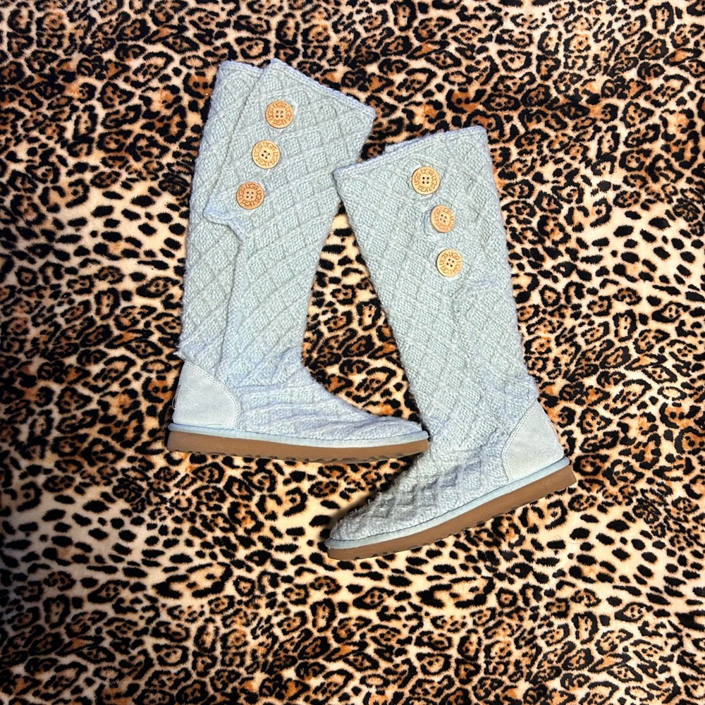 baby blue uggs🩵